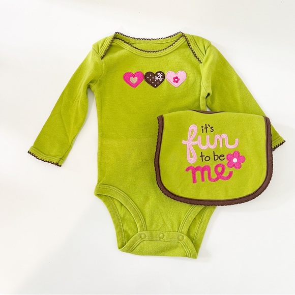 Bundle of 3 Long Sleeve Onesies and Matching Bibs-6 months - Picture 4 of 4